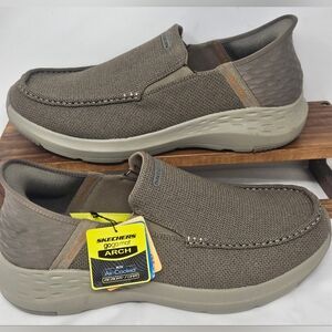 NWT Skechers Slip On Wide Loafers Men's 13